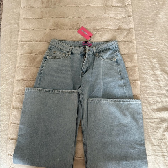 Edikted Raelynn Washed Low Rise Jeans - Picture 2 of 6